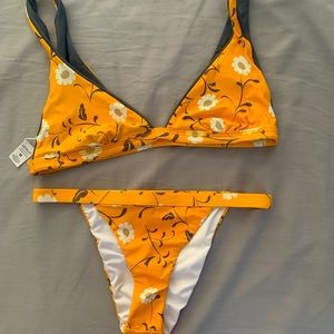 NWOT Venus reversible bikini. Cute print, never worn!